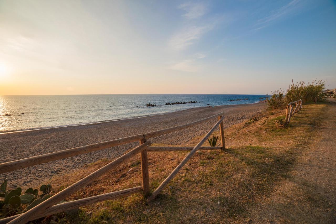 B&B Stella Marina Capo dʼOrlando Екстериор снимка