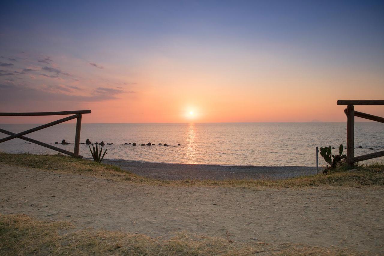 B&B Stella Marina Capo dʼOrlando Екстериор снимка