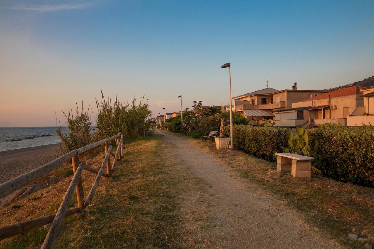 B&B Stella Marina Capo dʼOrlando Екстериор снимка