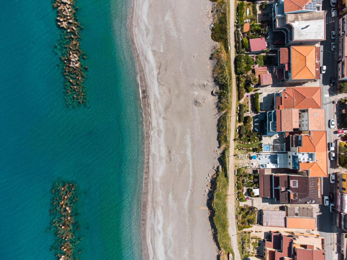 B&B Stella Marina Capo dʼOrlando Екстериор снимка