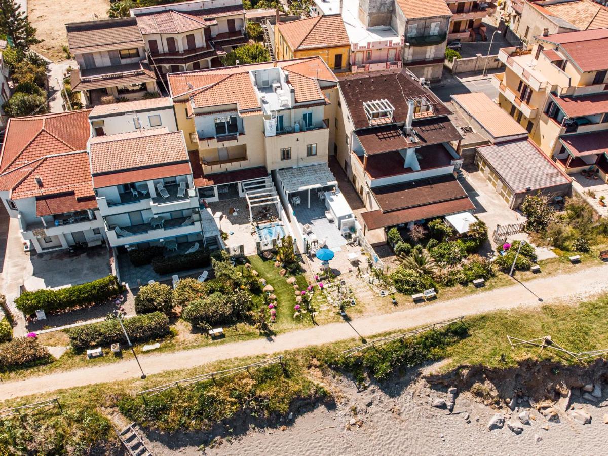 B&B Stella Marina Capo dʼOrlando Екстериор снимка