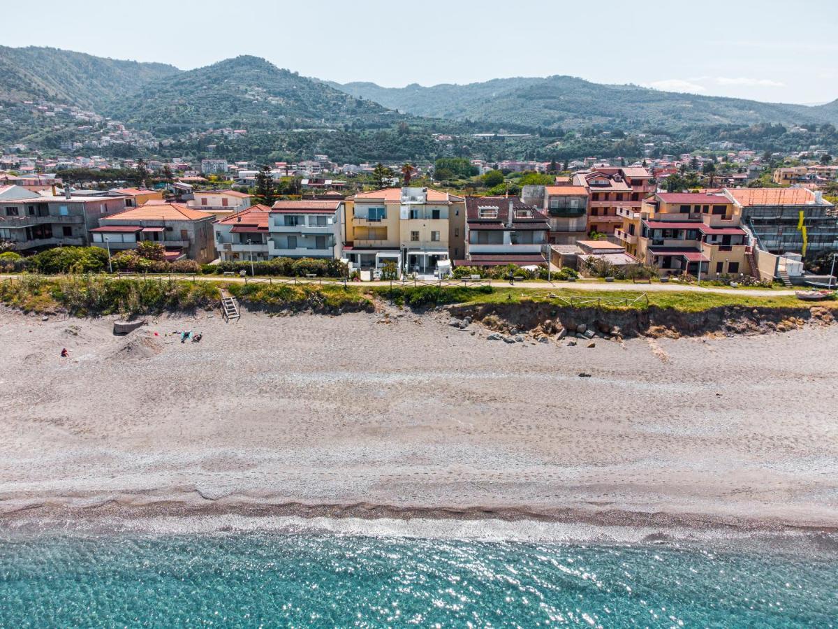 B&B Stella Marina Capo dʼOrlando Екстериор снимка